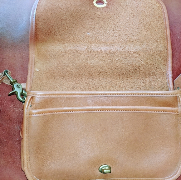 Coach smaller clutch carry purse - Picture 4 of 8